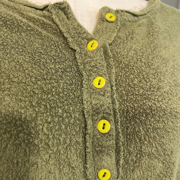 FREE PEOPLE Emma’s moss green oversized short henley with front ties - Picture 2 of 14